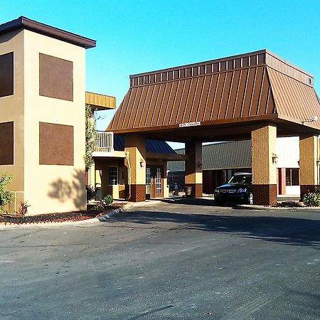 Magnuson Hotel Red Baron Garden City Luaran gambar