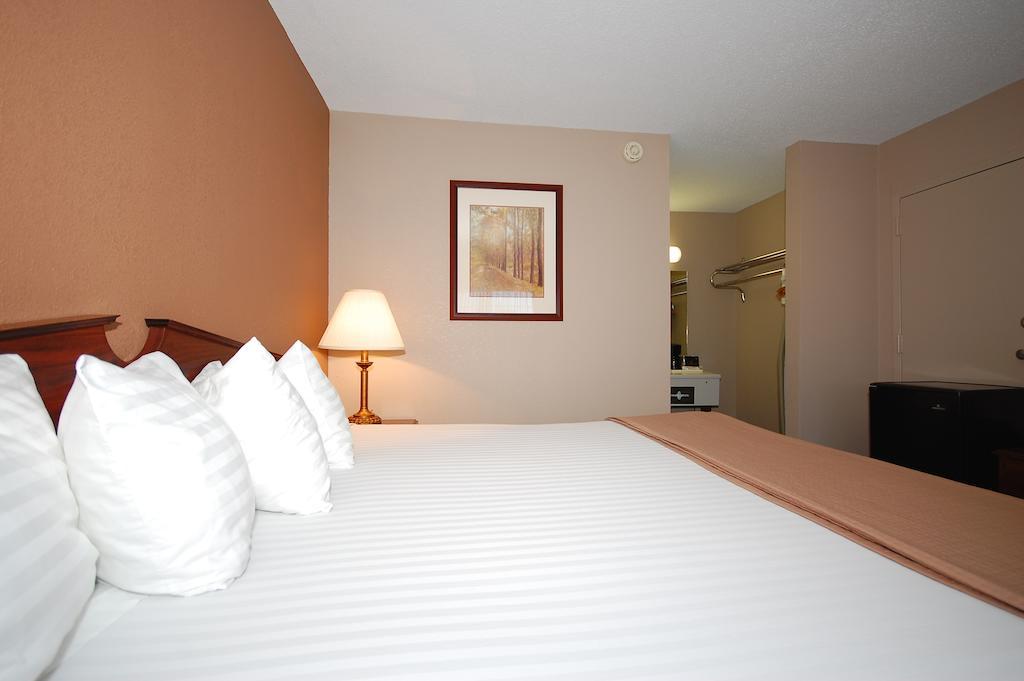 Magnuson Hotel Red Baron Garden City Luaran gambar