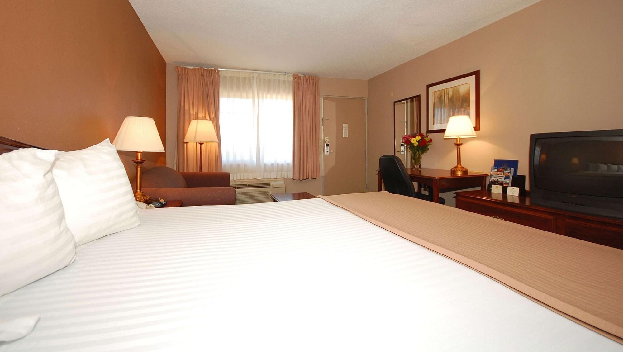 Magnuson Hotel Red Baron Garden City Luaran gambar