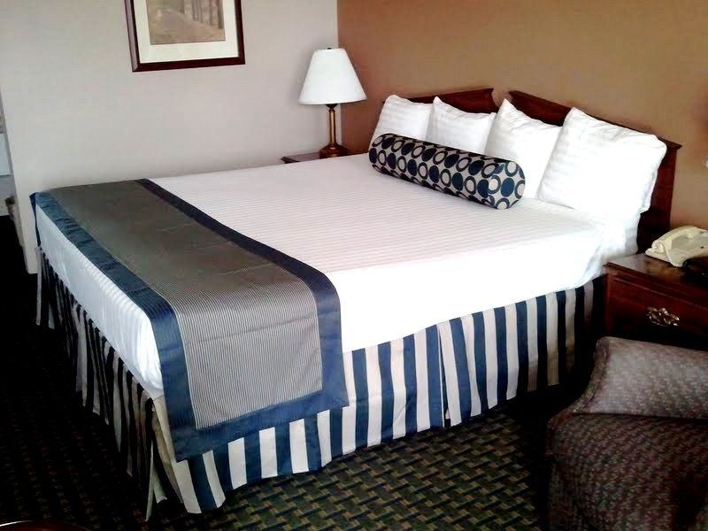 Magnuson Hotel Red Baron Garden City Bilik gambar