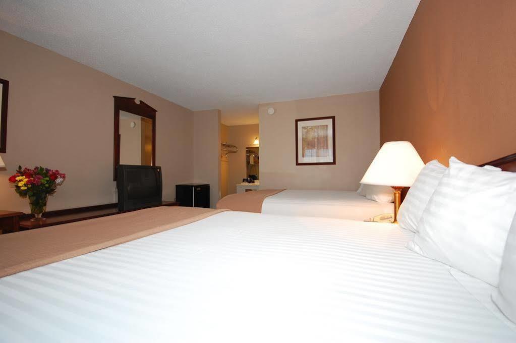 Magnuson Hotel Red Baron Garden City Luaran gambar